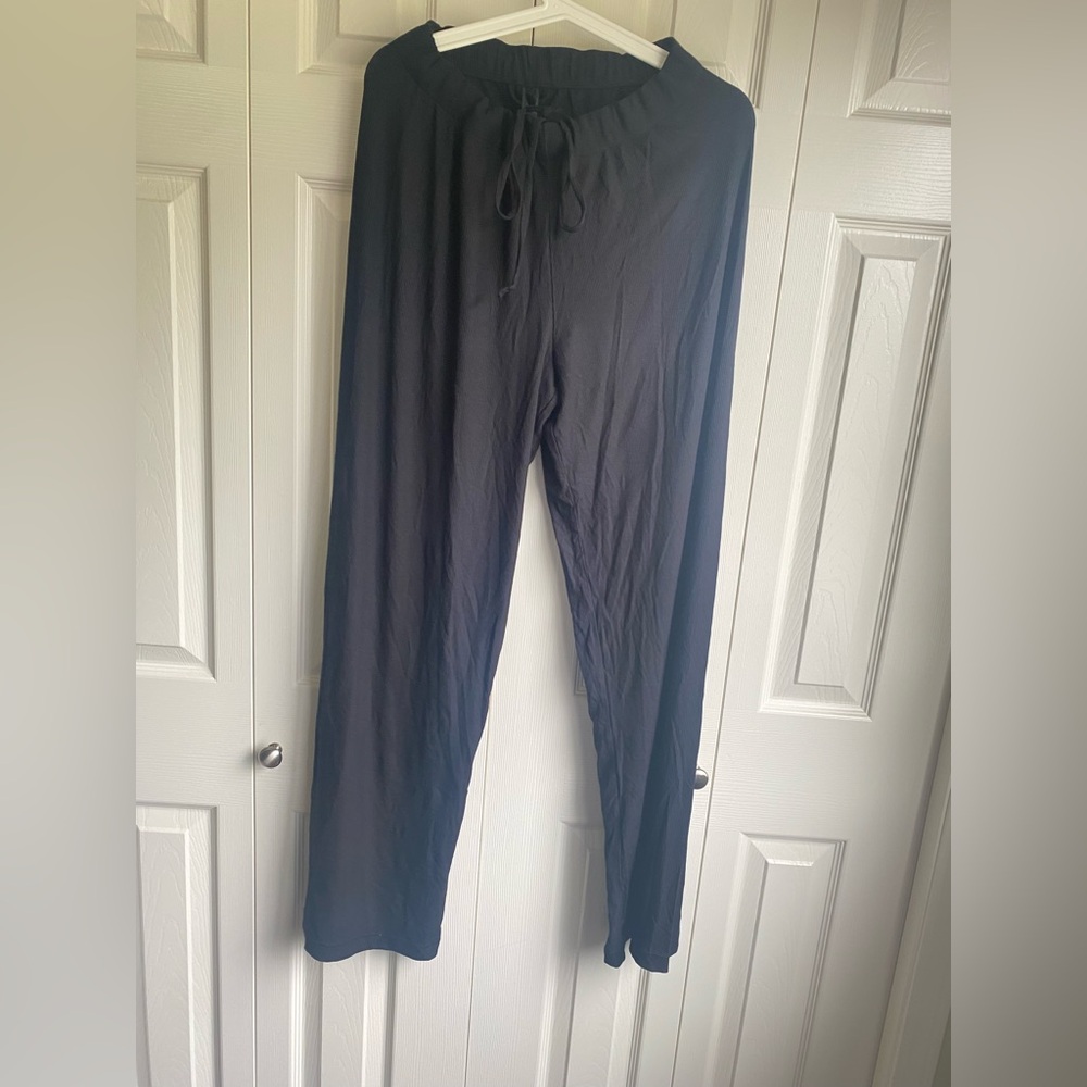 SKIMS Black V-Neck Lounge Top & Wide-Leg Pants - Picture 7 of 10